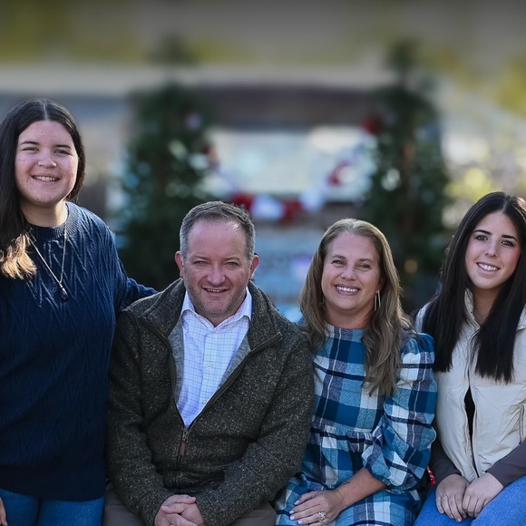 Meet your Posher, Cindy - Picture 2 of 5